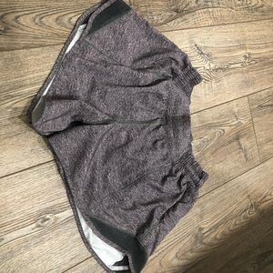 Lululemon hotty hot shorts- size 6 long (4 inch)